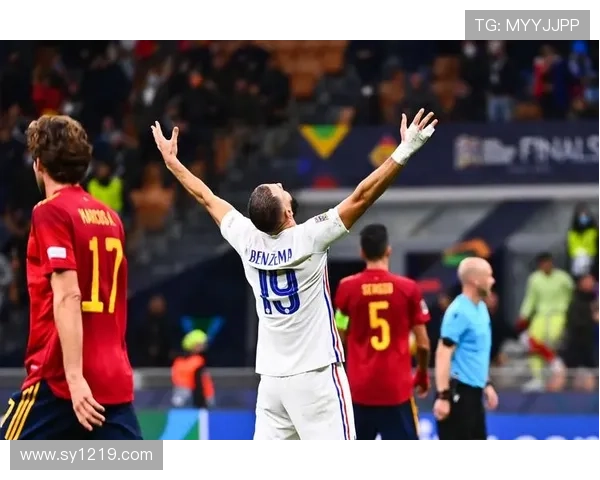 本泽马 vs 本阿尔法:进攻效率与战术角色差异 本泽马 vs 本阿尔法:进攻效率与战术角色差异