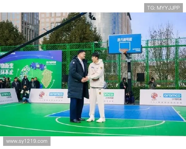 姚明家里那个篮球场到底是给谁准备的日常逛超市照明反差太大了吧