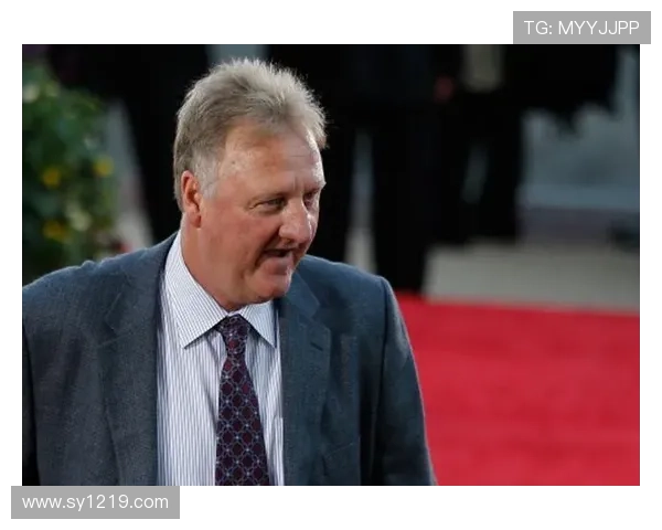 拉里·伯德挡拆无球频繁打出高效助攻 拉开队内组织差距